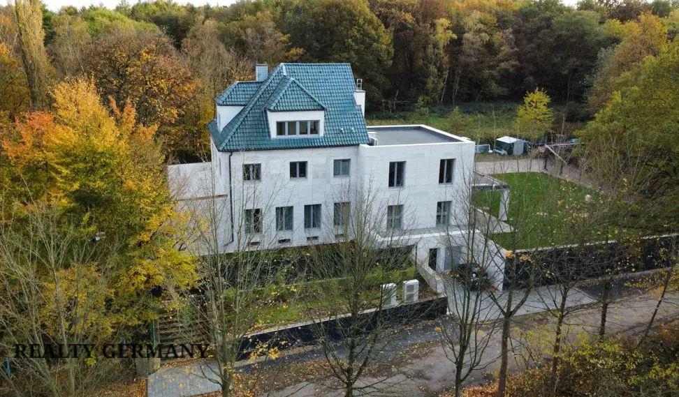 8-комн. дом в Дортмунде, 382 м², фото №1, объявление №105187488