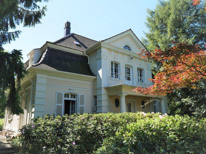 8-комн. вилла в Баден-Бадене, 239 м², фото №1, объявление №74926278